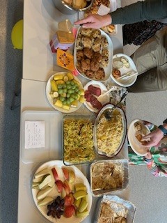 Et bord fullt av mat