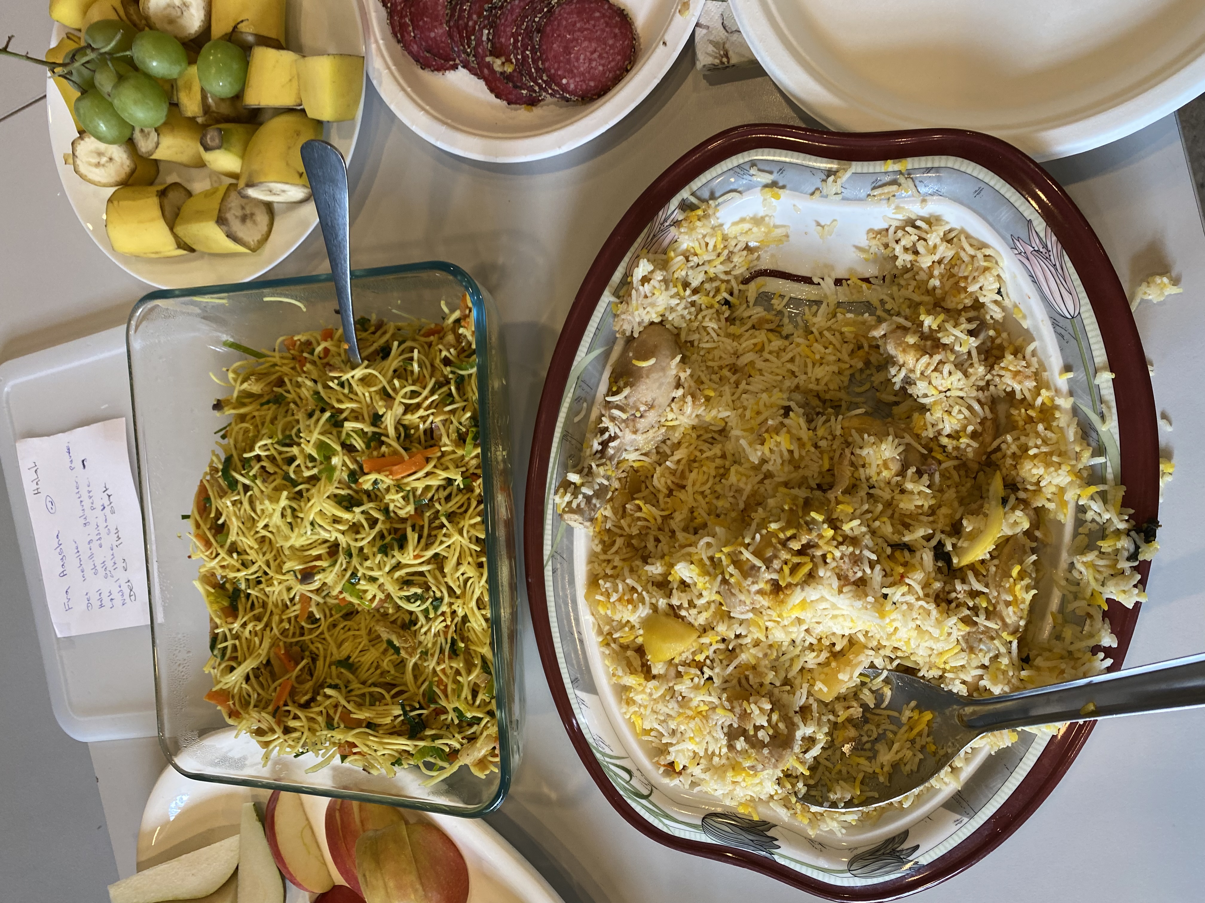 Et bord fullt av mat