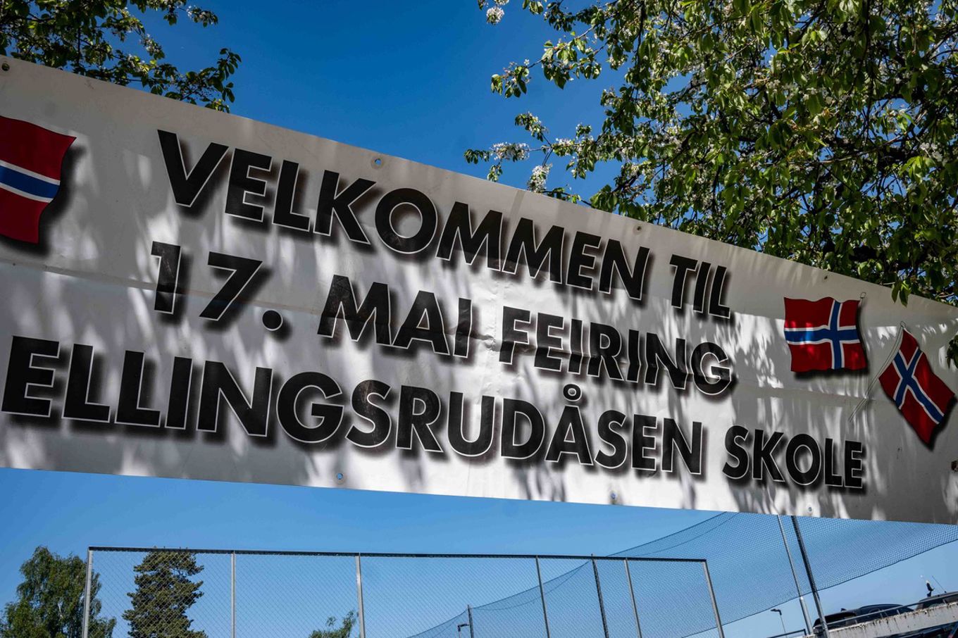 Et skilt med en melding