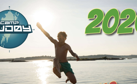 et barn som hopper i vannet et barn som hopper i vannet