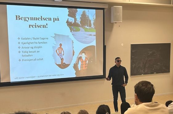 en person som holder en presentasjon