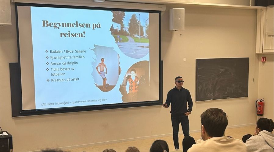 en person som holder en presentasjon