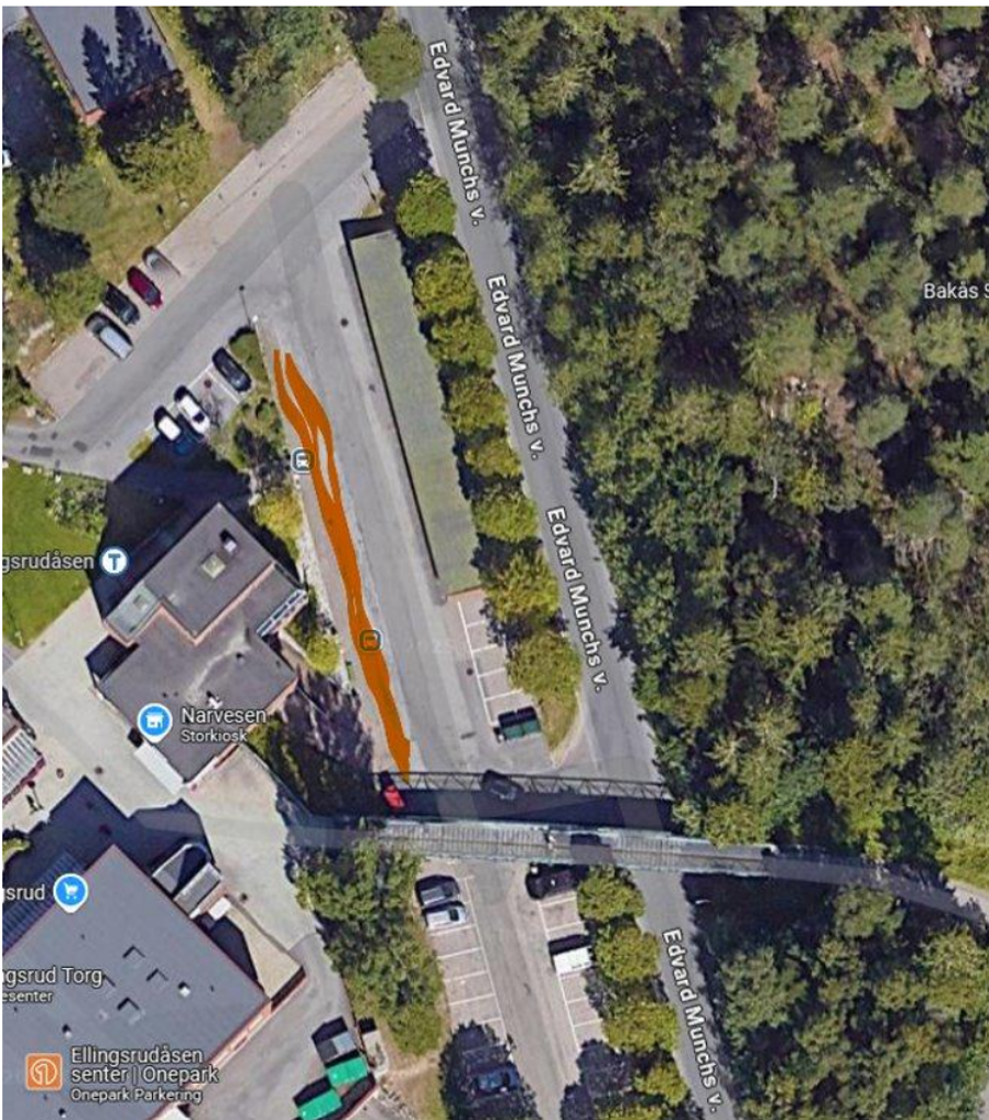 en vei med biler på og trær rundt